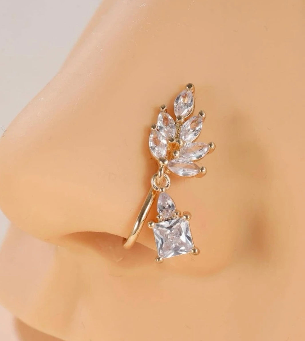 1pc Cubic Zirconia Leaf Decor Nose cuff